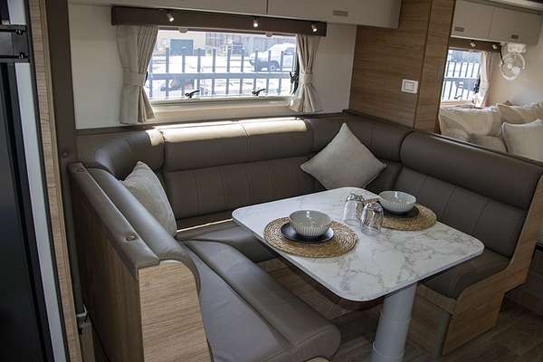 2025 Jayco SILVERLINE CARAVAN 24.75-4.OB.SL-MY25