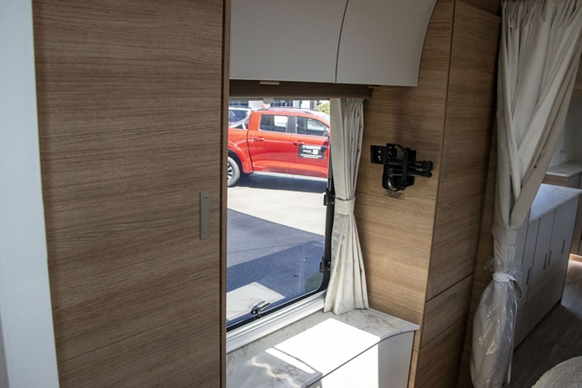 2025 Jayco SILVERLINE CARAVAN 24.75-4.OB.SL-MY25