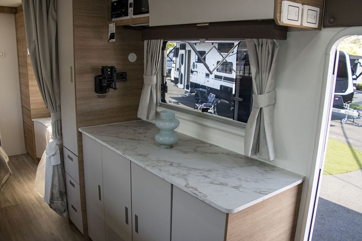 2025 Jayco SILVERLINE CARAVAN 24.75-4.OB.SL-MY25
