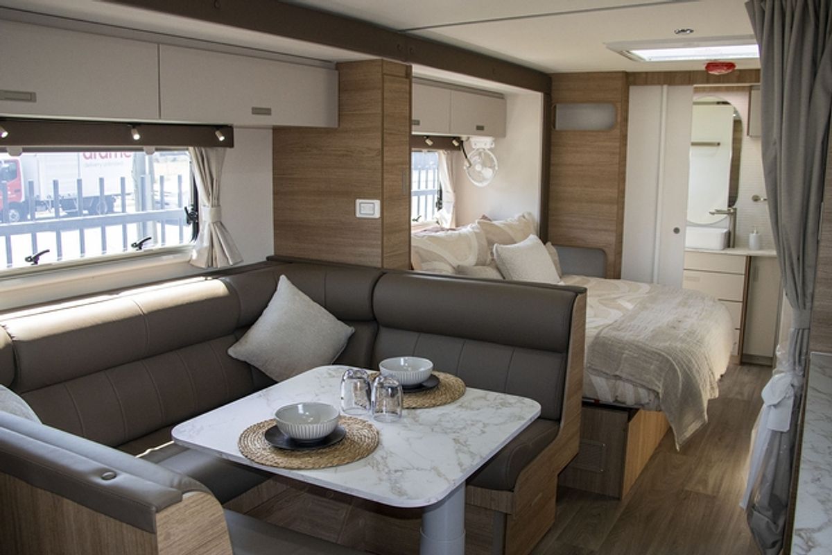 2025 Jayco SILVERLINE CARAVAN 24.75-4.OB.SL-MY25