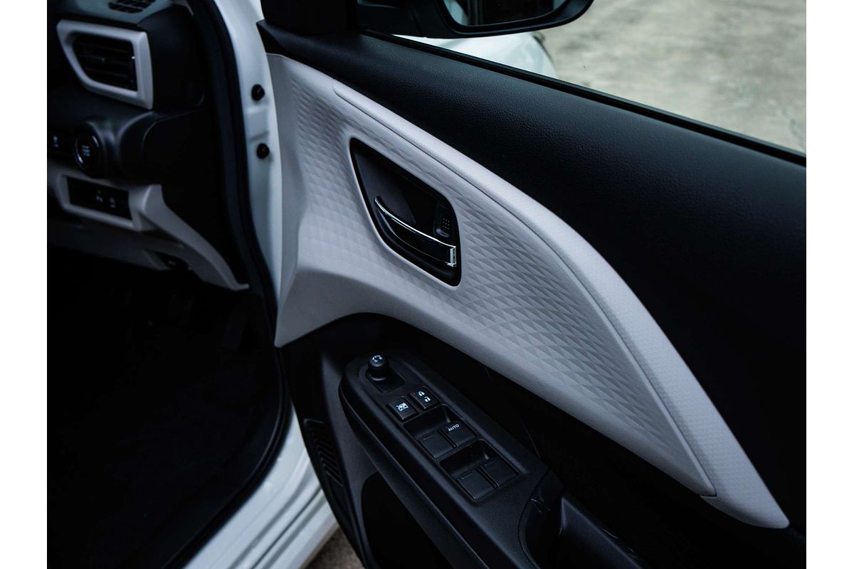 2025 Suzuki Swift Hybrid UZ