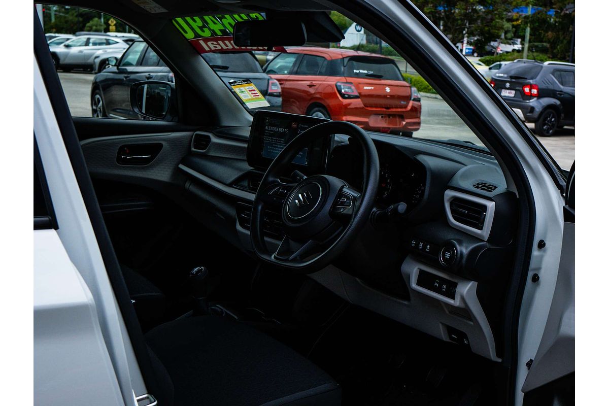 2025 Suzuki Swift Hybrid UZ