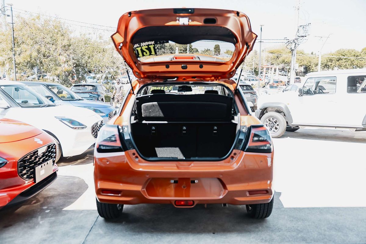 2025 Suzuki Swift Hybrid GLX UZ