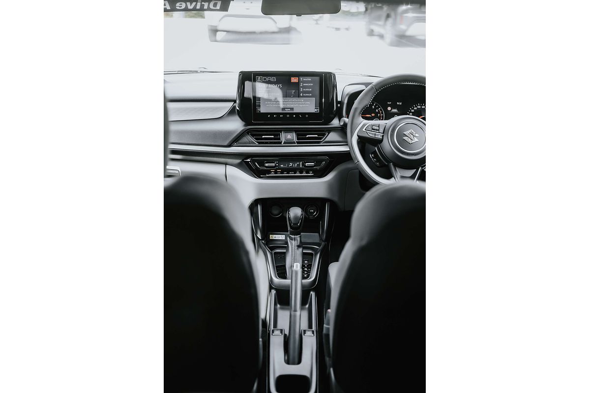 2025 Suzuki Swift Hybrid GLX UZ