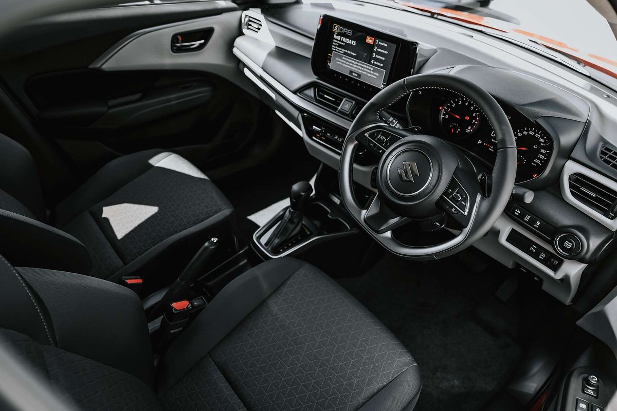 2025 Suzuki Swift Hybrid GLX UZ