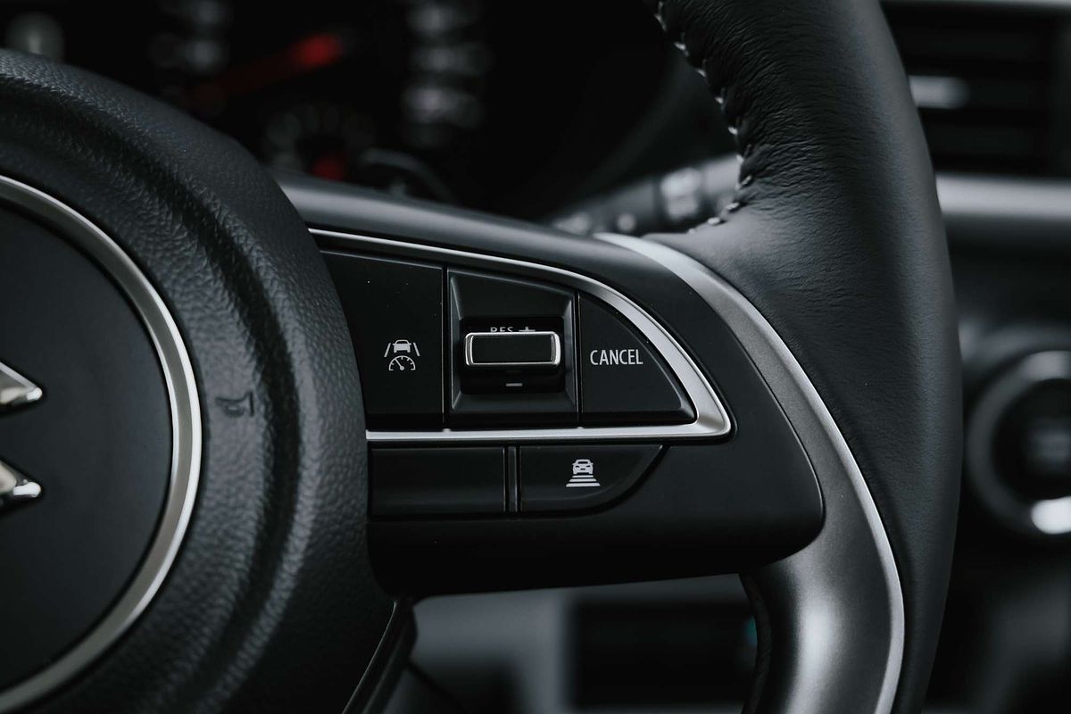 2025 Suzuki Swift Hybrid GLX UZ