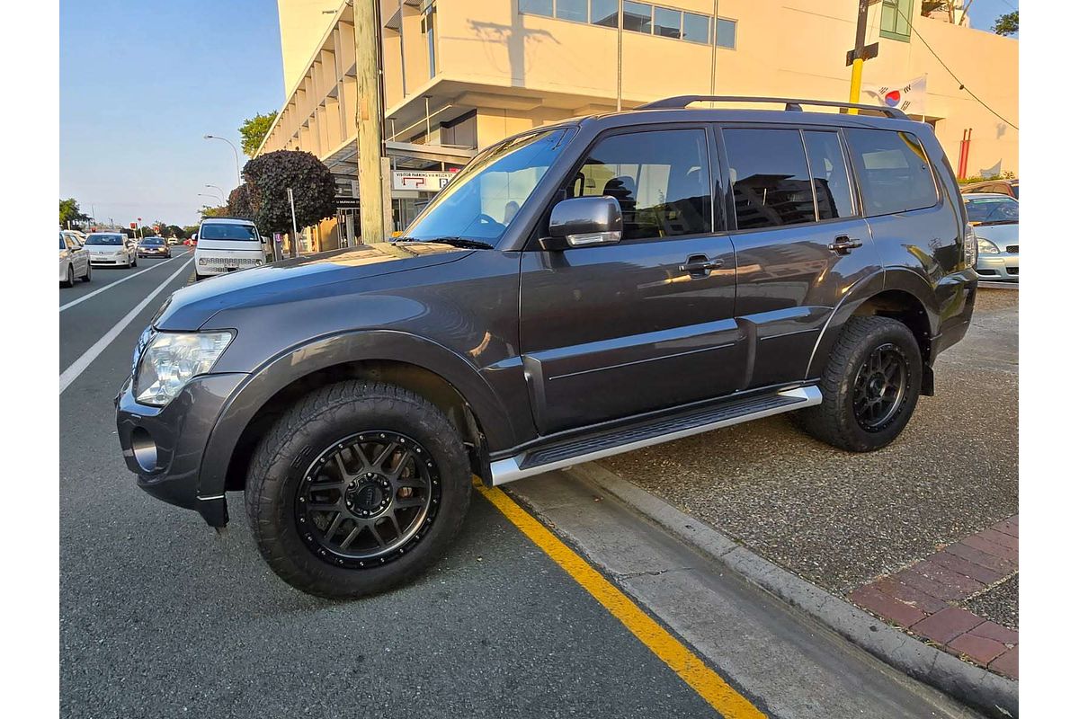 2014 Mitsubishi Pajero VR-X NW