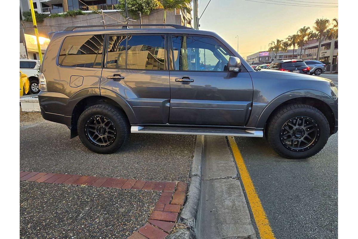 2014 Mitsubishi Pajero VR-X NW