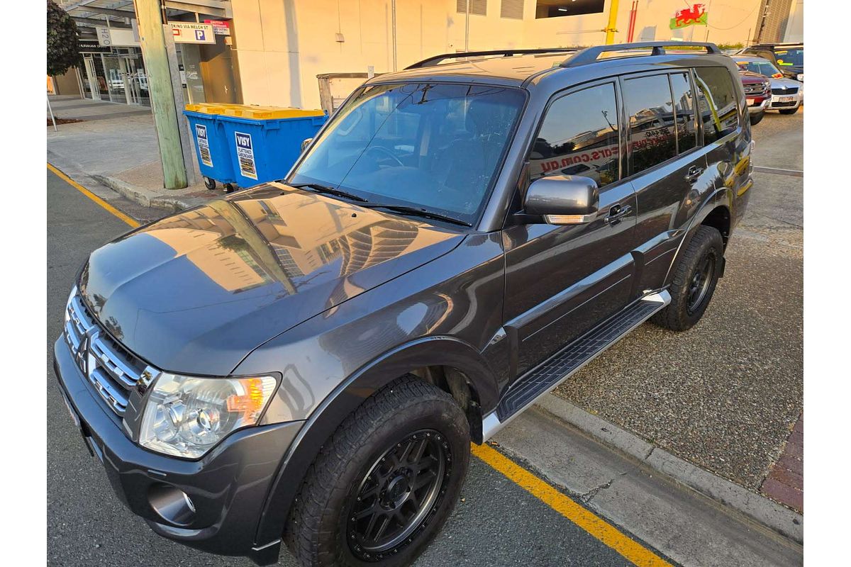 2014 Mitsubishi Pajero VR-X NW
