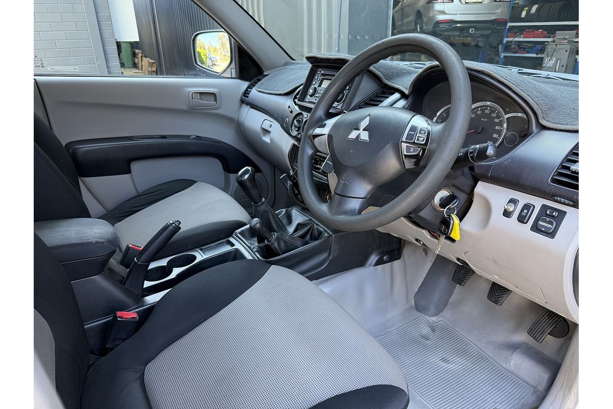 2013 Mitsubishi Triton GLX MN 4X4