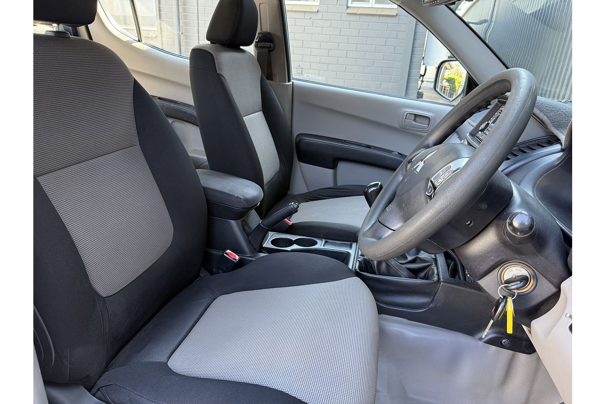 2013 Mitsubishi Triton GLX MN 4X4