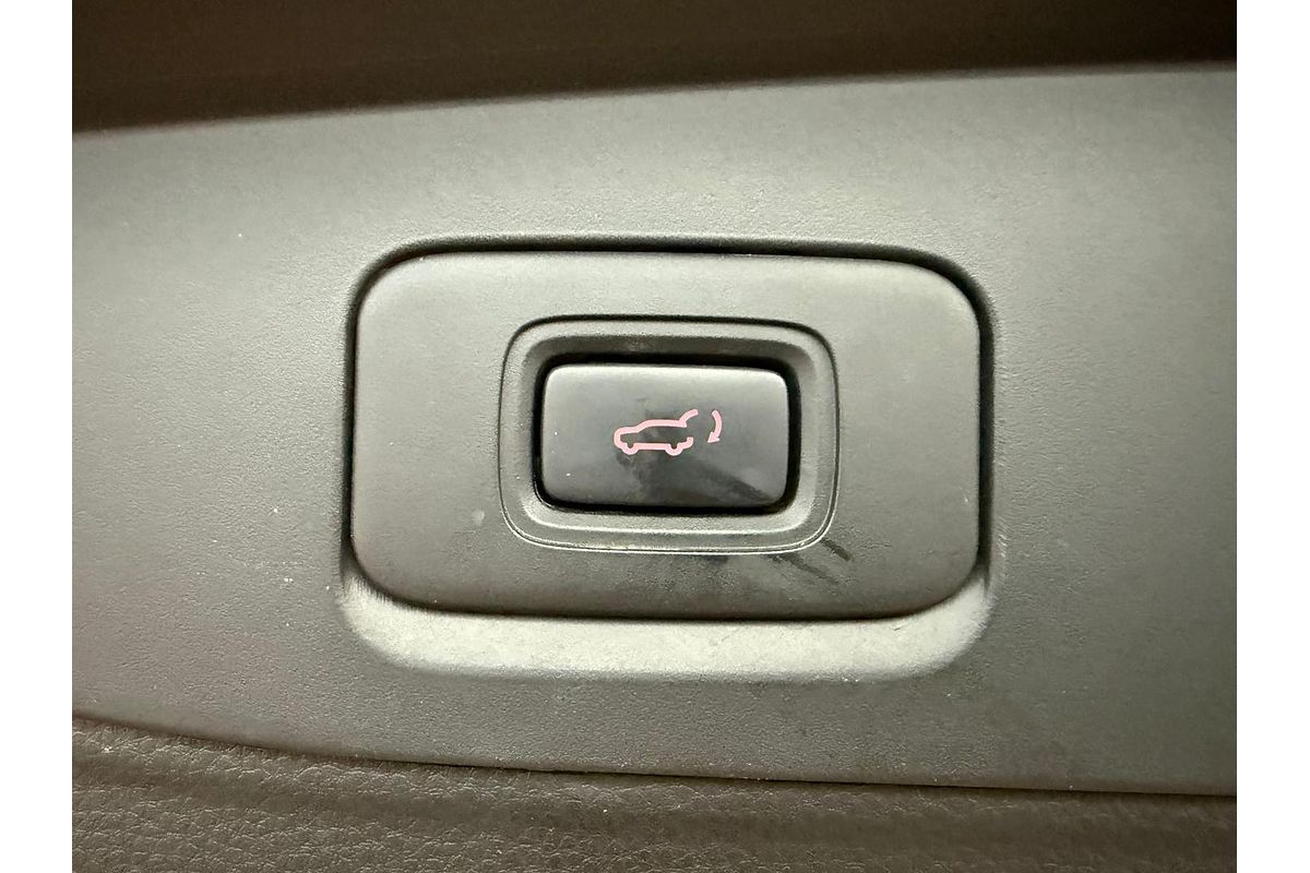 2024 Isuzu MU-X LS-T