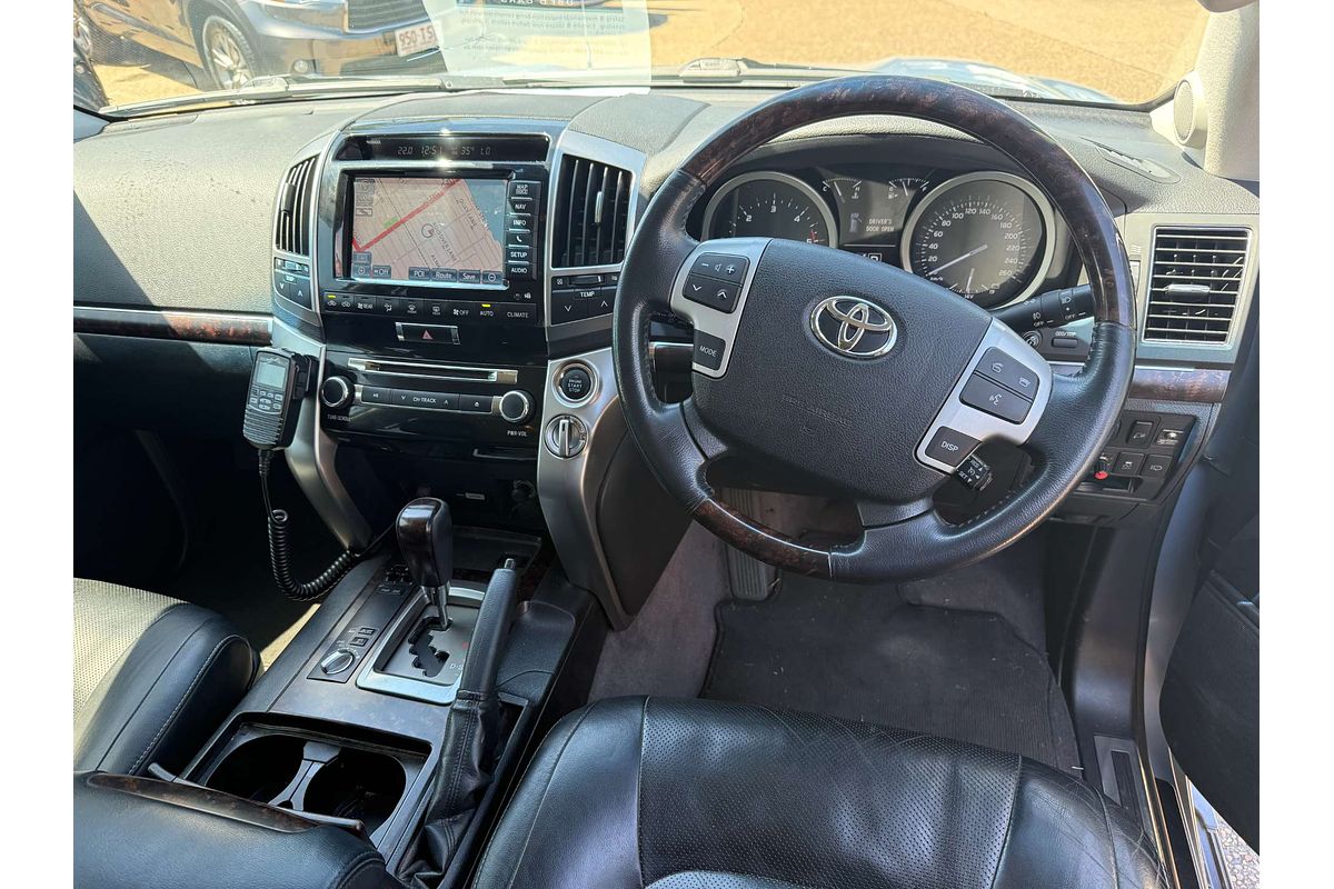 2013 Toyota Landcruiser Sahara VDJ200R