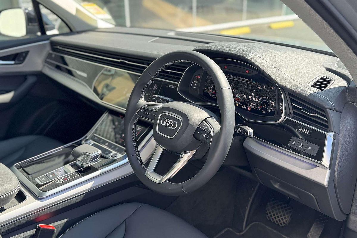 2025 Audi Q7 45 TFSI 4M