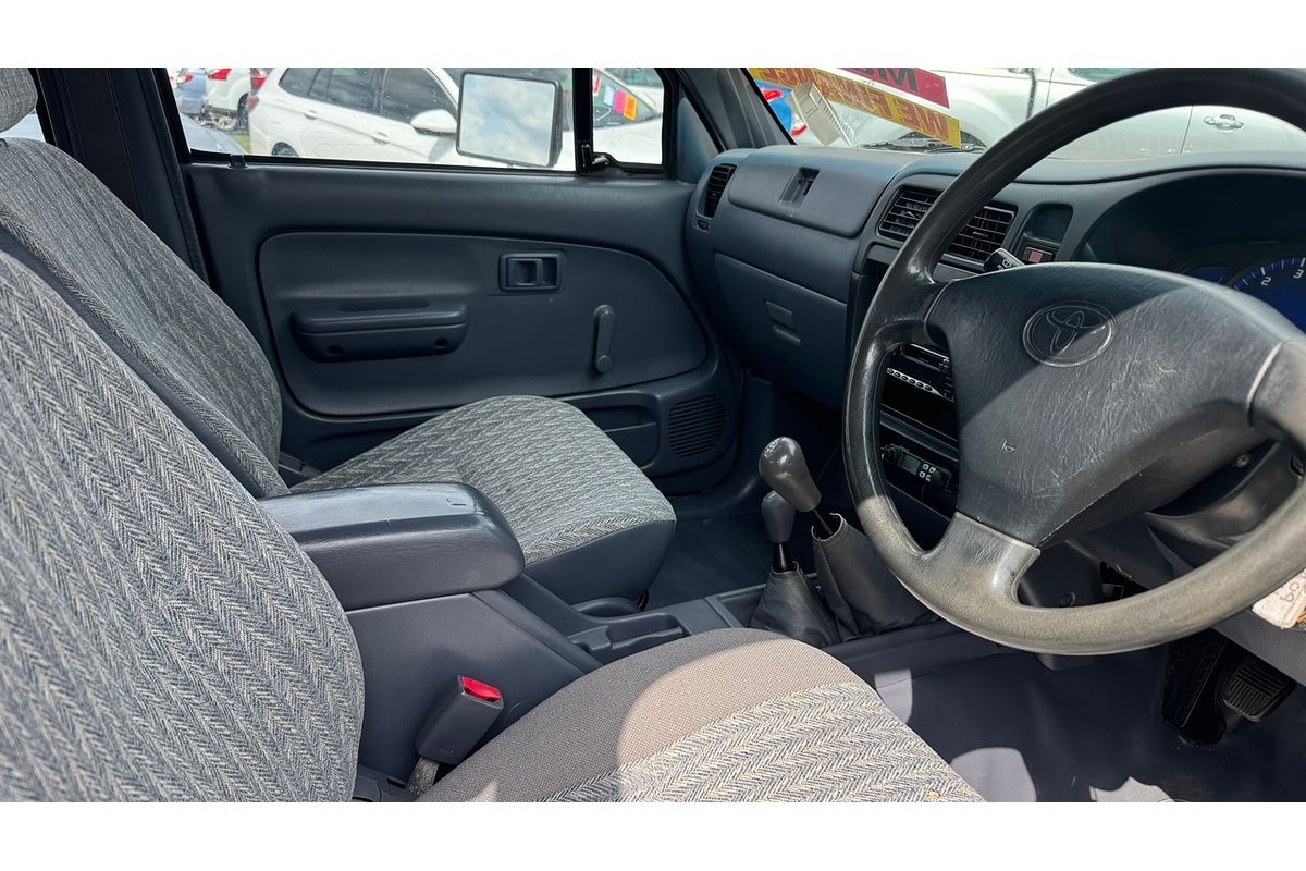 2003 Toyota Hilux VZN167R 4X4