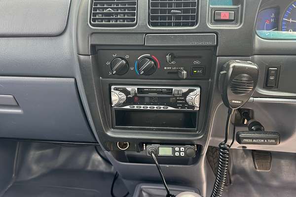 2003 Toyota Hilux VZN167R 4X4