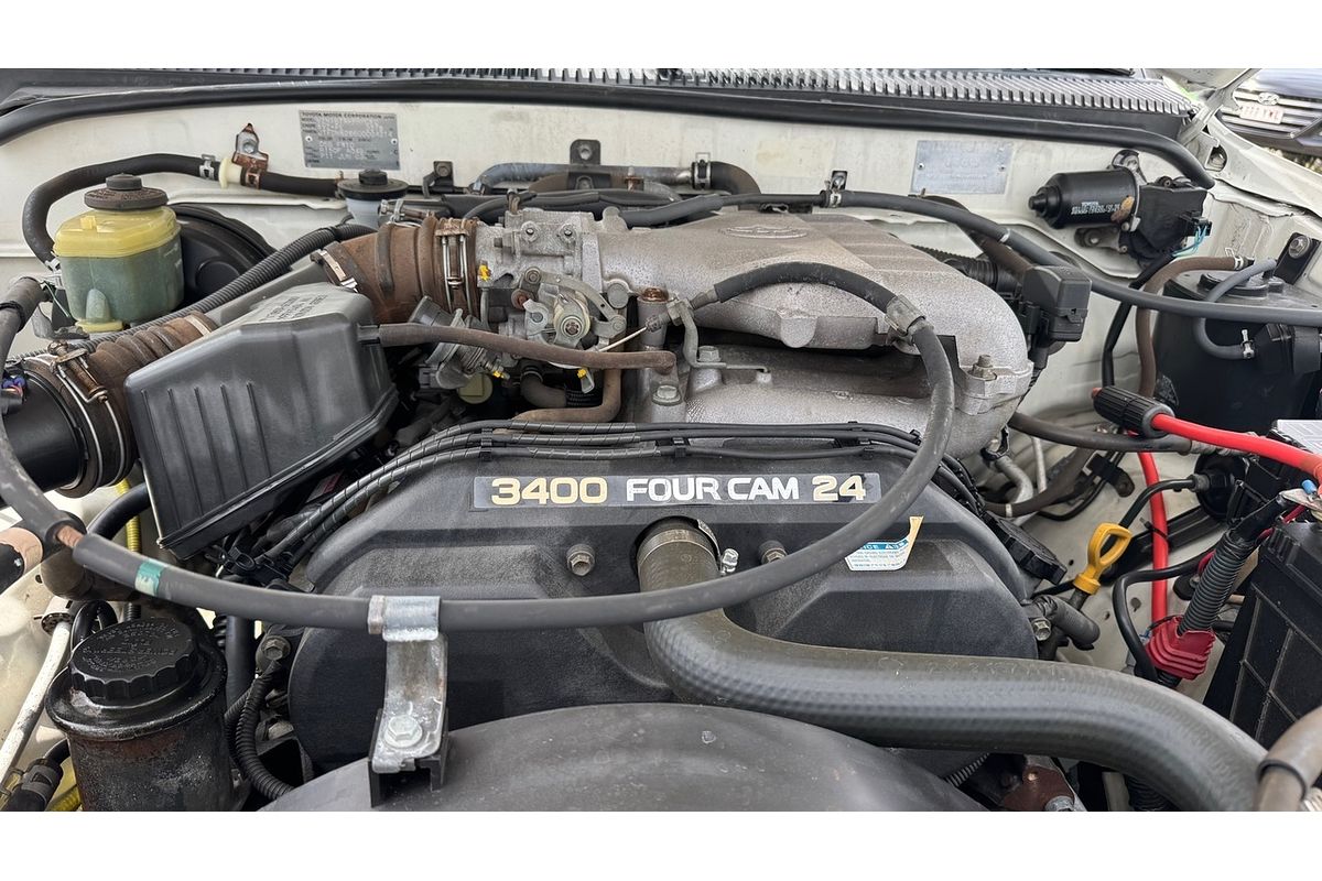 2003 Toyota Hilux VZN167R 4X4