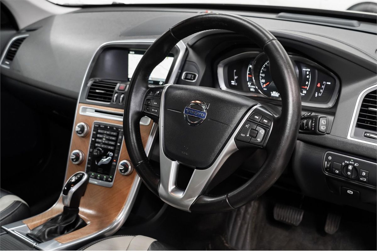 2016 Volvo XC60 T5 Luxury