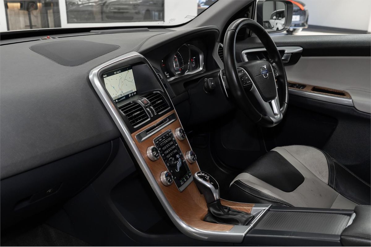 2016 Volvo XC60 T5 Luxury