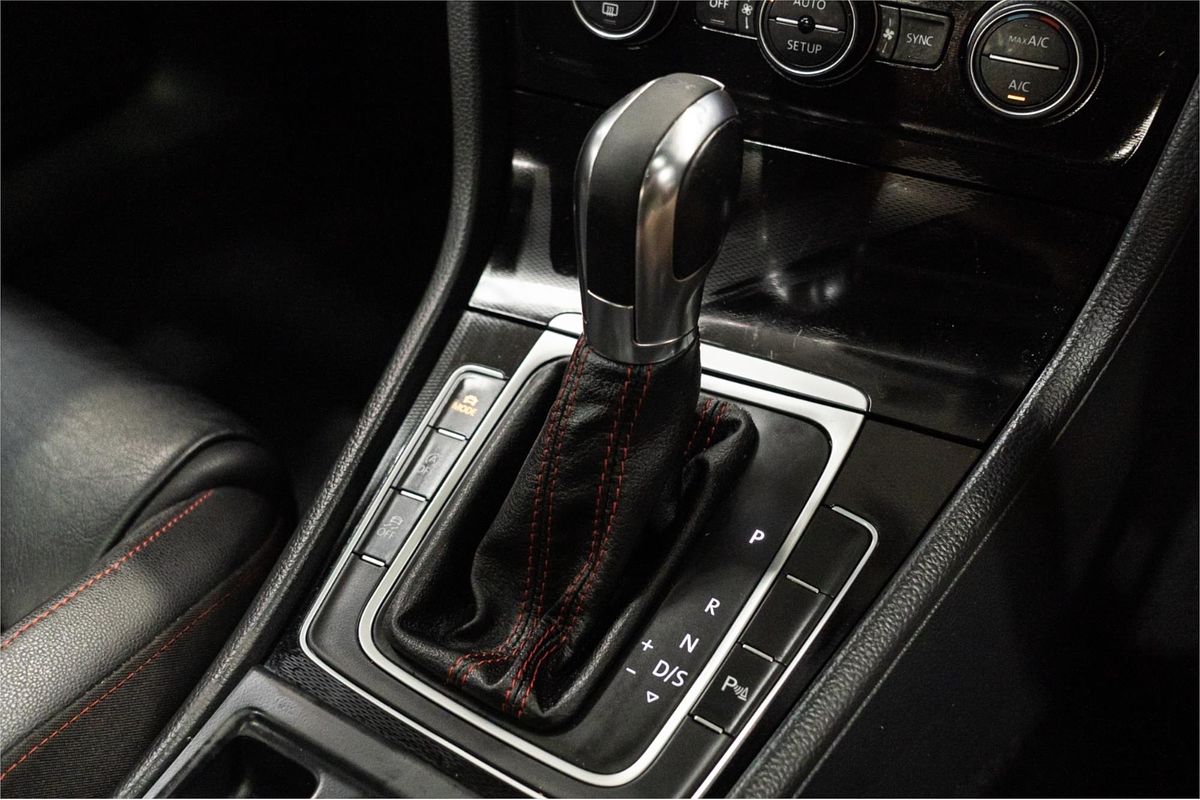 2013 Volkswagen Golf GTI 7