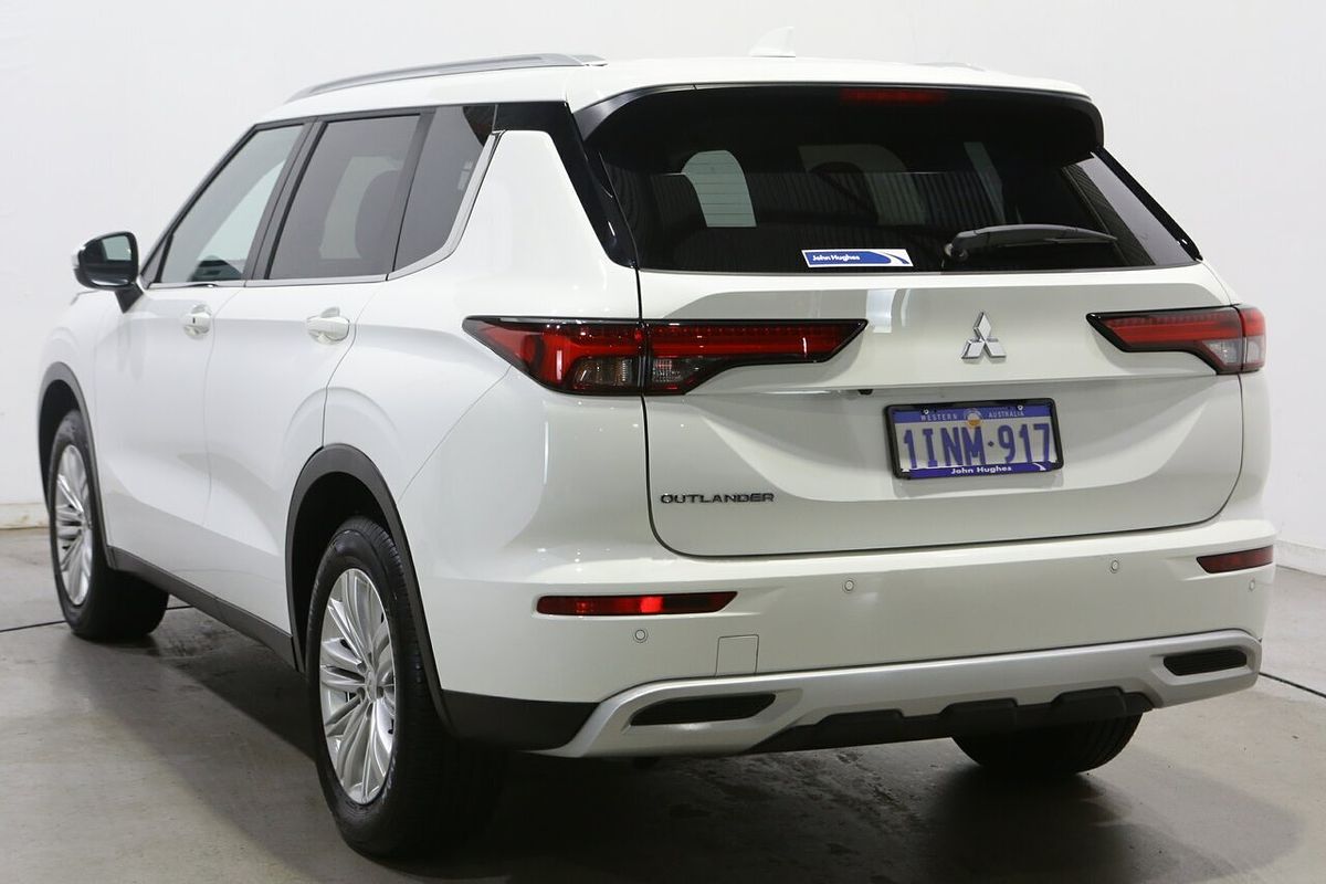 2024 Mitsubishi Outlander LS ZM