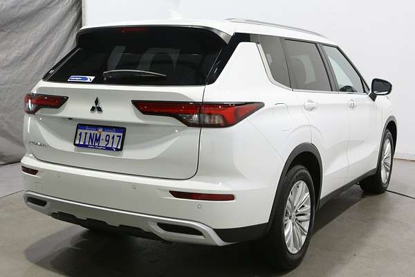 2024 Mitsubishi Outlander LS ZM