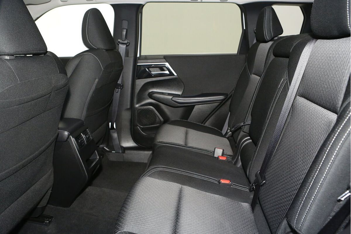 2024 Mitsubishi Outlander LS ZM
