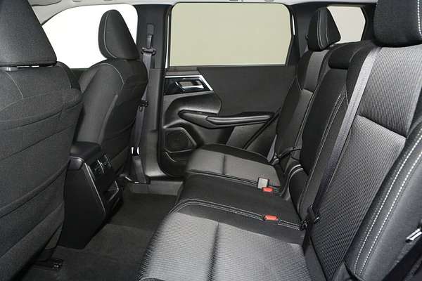 2024 Mitsubishi Outlander LS ZM