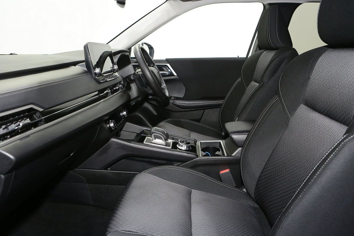 2024 Mitsubishi Outlander LS ZM