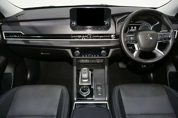 2024 Mitsubishi Outlander LS ZM