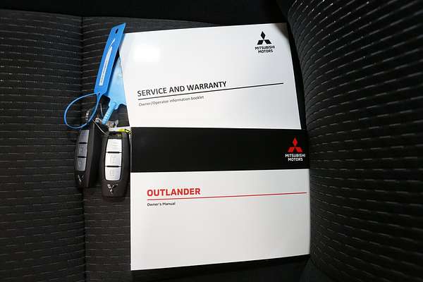 2024 Mitsubishi Outlander LS ZM