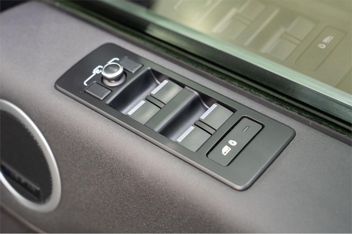 2018 Land Rover Discovery SD4 HSE Series 5