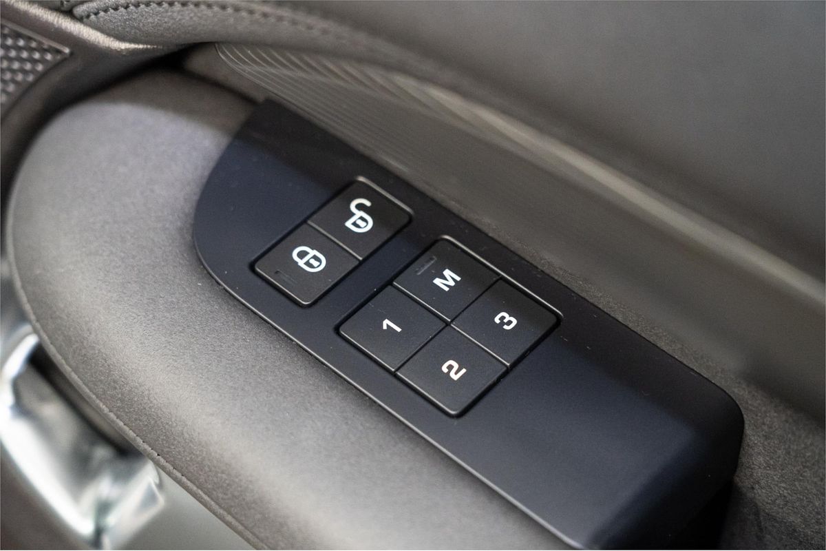 2018 Land Rover Discovery SD4 HSE Series 5