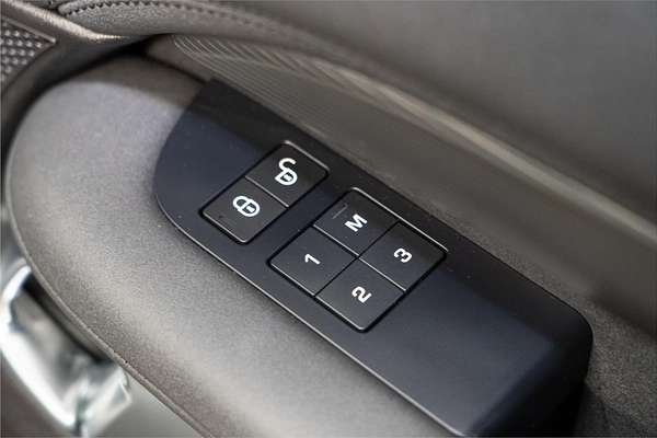 2018 Land Rover Discovery SD4 HSE Series 5