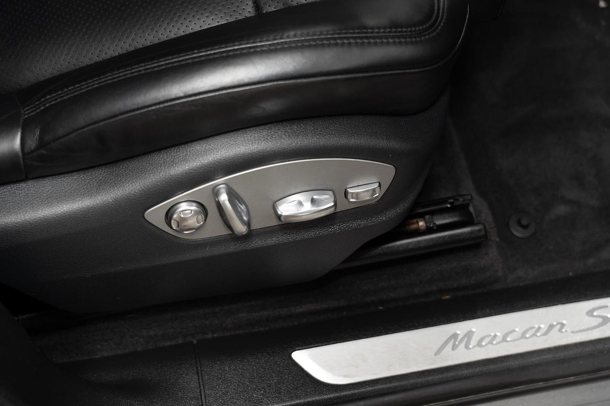 2015 Porsche Macan S 95B