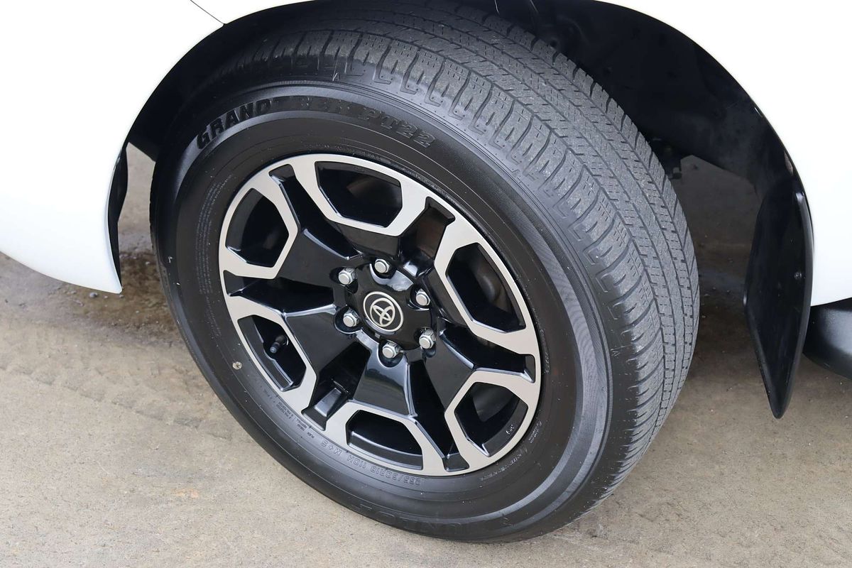 2022 Toyota Hilux SR5 GUN126R 4X4