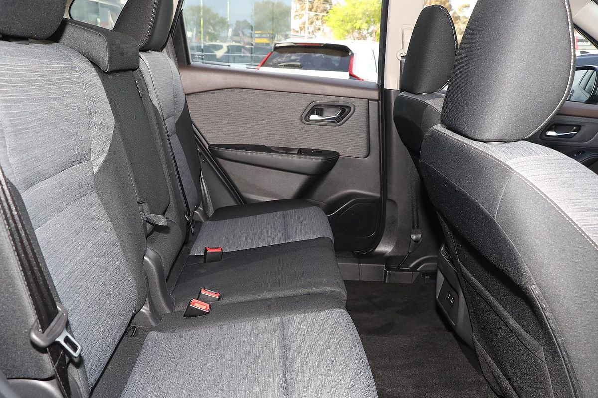 2024 Nissan X-TRAIL ST T33
