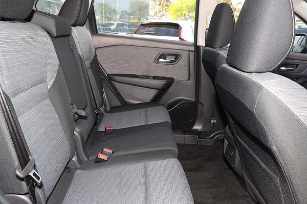 2024 Nissan X-TRAIL ST T33