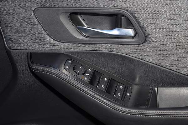 2025 Nissan X-TRAIL ST T33