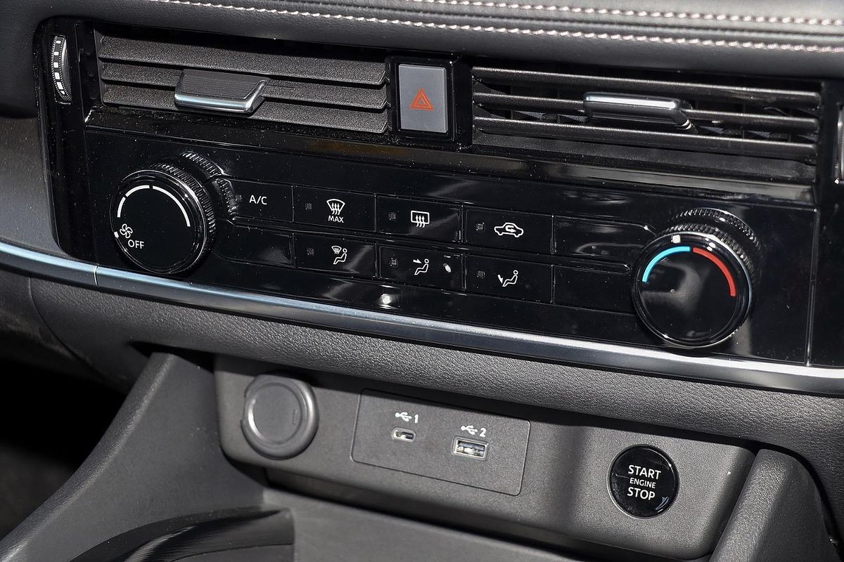 2025 Nissan X-TRAIL ST T33