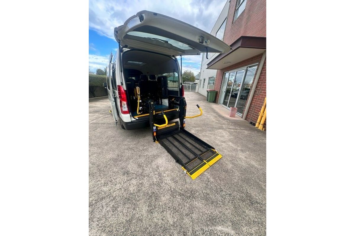2023 Toyota Hiace Commuter GDH322R ELWB