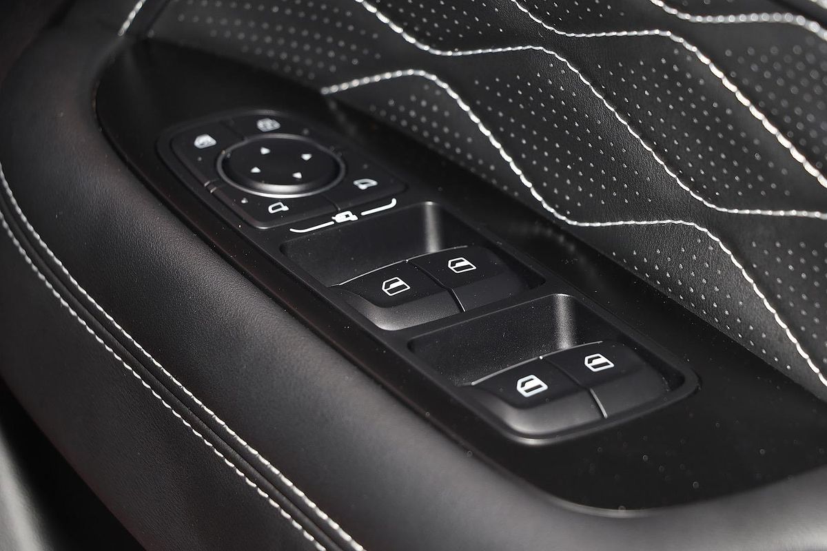 2023 GWM Tank 300 Ultra Hybrid P01