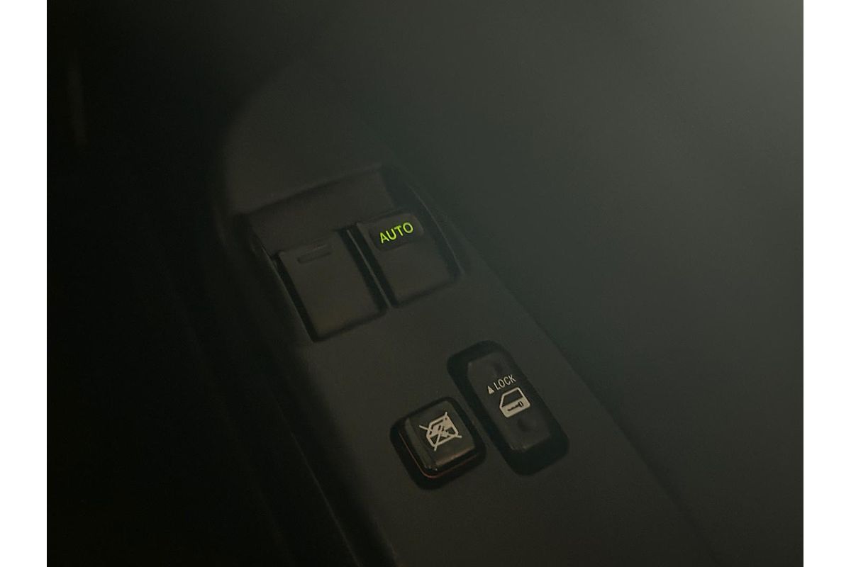 2017 Toyota Hiace Commuter KDH223R ELWB High Roof