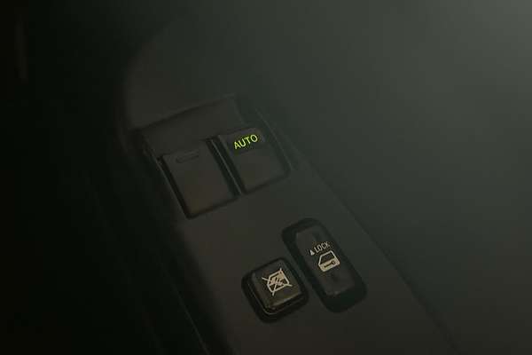 2017 Toyota Hiace Commuter KDH223R ELWB High Roof