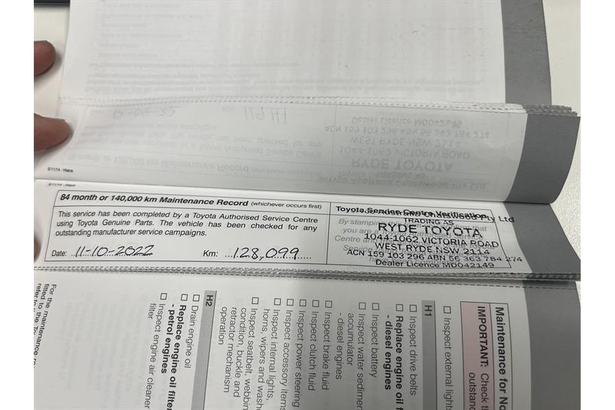 2015 Toyota Hiace Commuter TRH223R ELWB High Roof