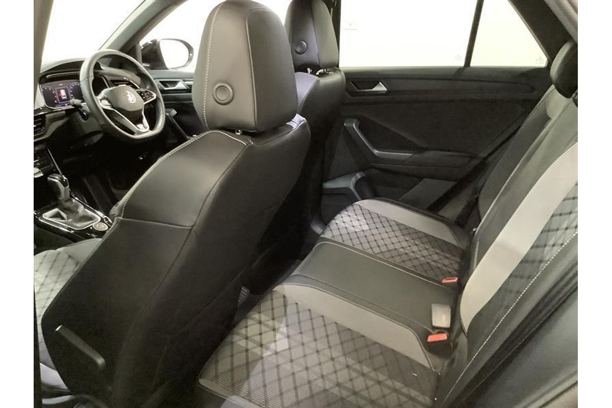 2023 Volkswagen T-Roc 140TSI R-Line D11