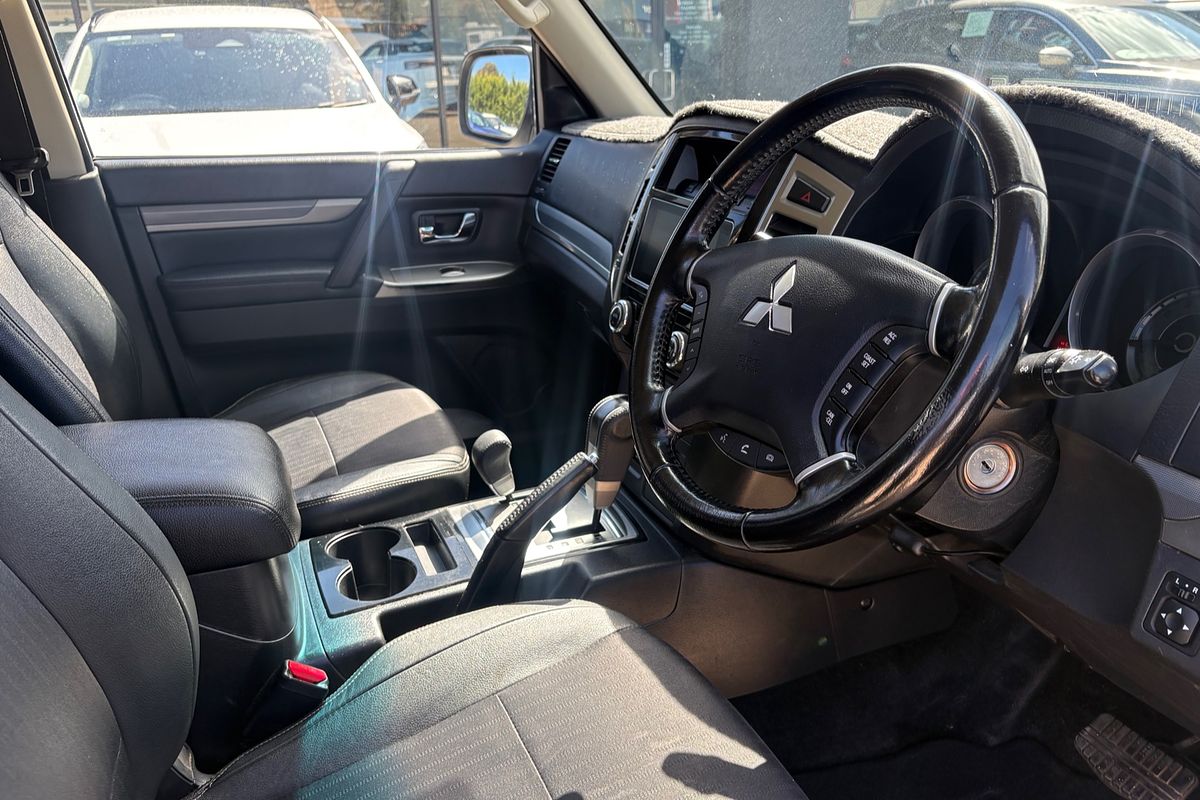 2017 Mitsubishi Pajero GLX NX