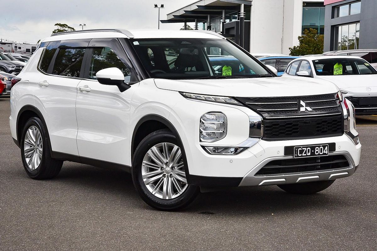 2024 Mitsubishi Outlander LS ZM