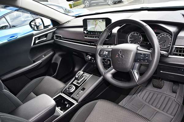 2024 Mitsubishi Outlander LS ZM