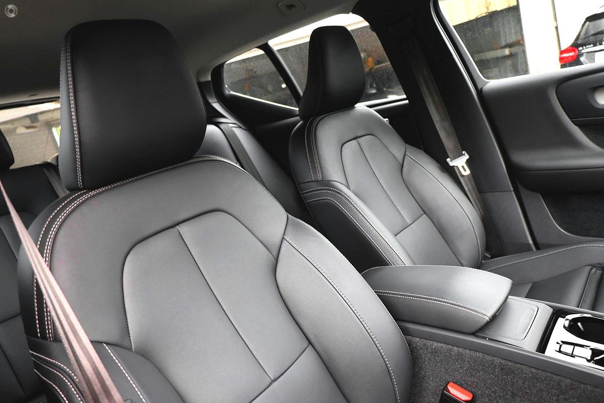 2025 Volvo XC40 Ultra B4 Bright
